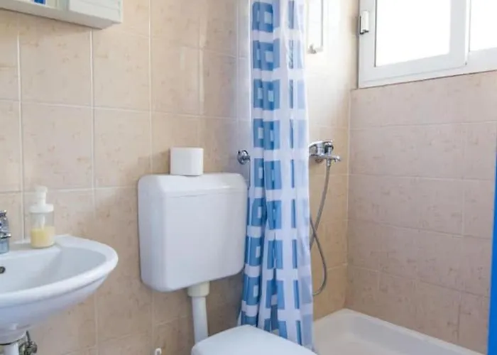 Mit Herrlichem Meerblick By Interhome