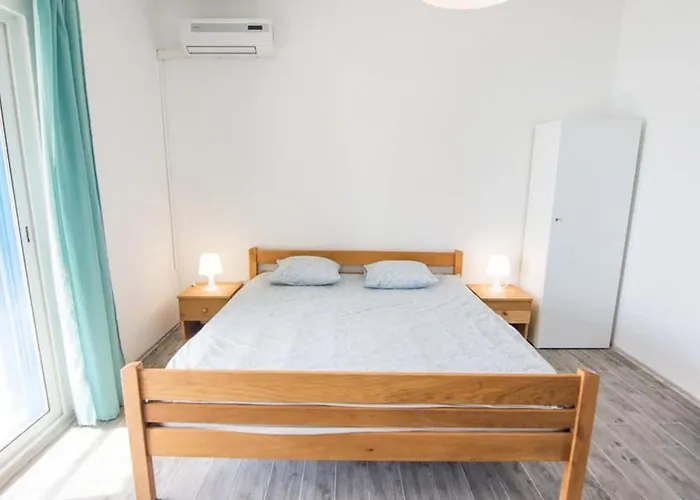 Mit Herrlichem Meerblick By Interhome