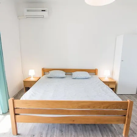 Mit Herrlichem Meerblick By Interhome